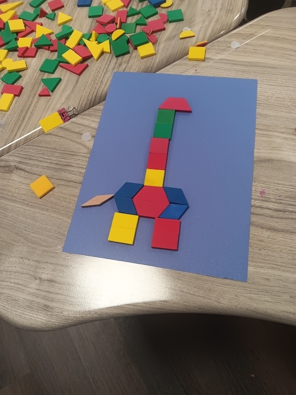 giraffe composing shapes