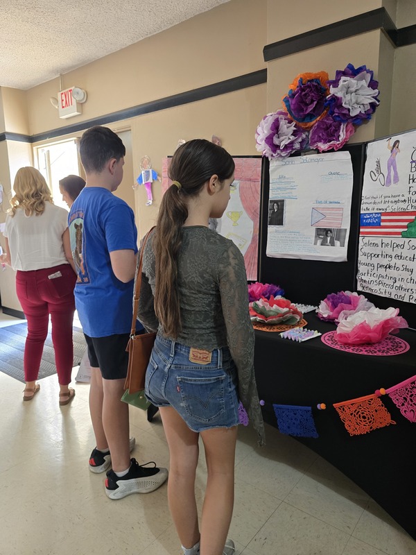 Picture of 2 students looking at a display.