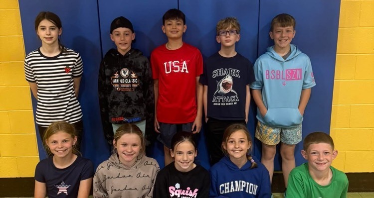 kids posing for pic
