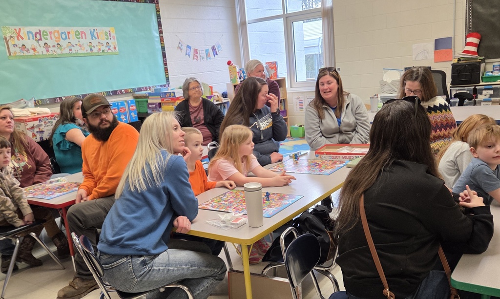 Buffalo Elementary Title I teachers recently hosted a sweet and successful Breakfast Club for Kindergarten and First Grade families! 🍭✨ Families were invited to enjoy a special Candyland-themed morning filled with breakfast, connection, and fun. After sharing a meal together, students and their families participated in engaging board games that creatively incorporated math and reading skills in a hands-on way. This event highlighted the importance of family engagement, with families actively participating in meaningful learning experiences alongside their children. Opportunities like this continue to strengthen the connection between home and school—while making learning both fun and memorable! 💕📚
