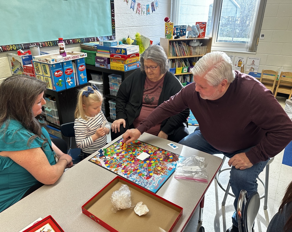 Buffalo Elementary Title I teachers recently hosted a sweet and successful Breakfast Club for Kindergarten and First Grade families! 🍭✨ Families were invited to enjoy a special Candyland-themed morning filled with breakfast, connection, and fun. After sharing a meal together, students and their families participated in engaging board games that creatively incorporated math and reading skills in a hands-on way. This event highlighted the importance of family engagement, with families actively participating in meaningful learning experiences alongside their children. Opportunities like this continue to strengthen the connection between home and school—while making learning both fun and memorable! 💕📚