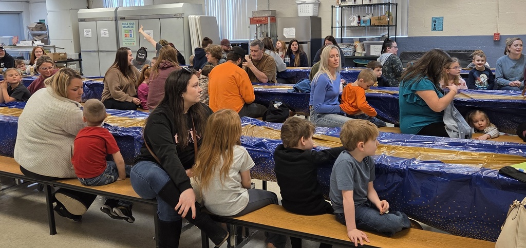 Buffalo Elementary Title I teachers recently hosted a sweet and successful Breakfast Club for Kindergarten and First Grade families! 🍭✨ Families were invited to enjoy a special Candyland-themed morning filled with breakfast, connection, and fun. After sharing a meal together, students and their families participated in engaging board games that creatively incorporated math and reading skills in a hands-on way. This event highlighted the importance of family engagement, with families actively participating in meaningful learning experiences alongside their children. Opportunities like this continue to strengthen the connection between home and school—while making learning both fun and memorable! 💕📚