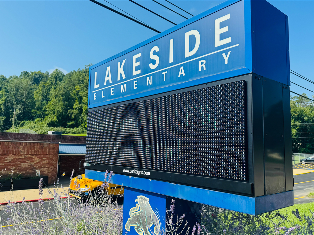 LES school sign that says Lakeside Elementary 