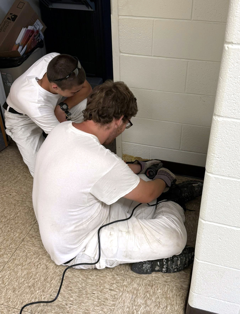 COMMUNITY PARTNERSHIPS BRING NEW LIFE TO PUXICO JR. HIGH!