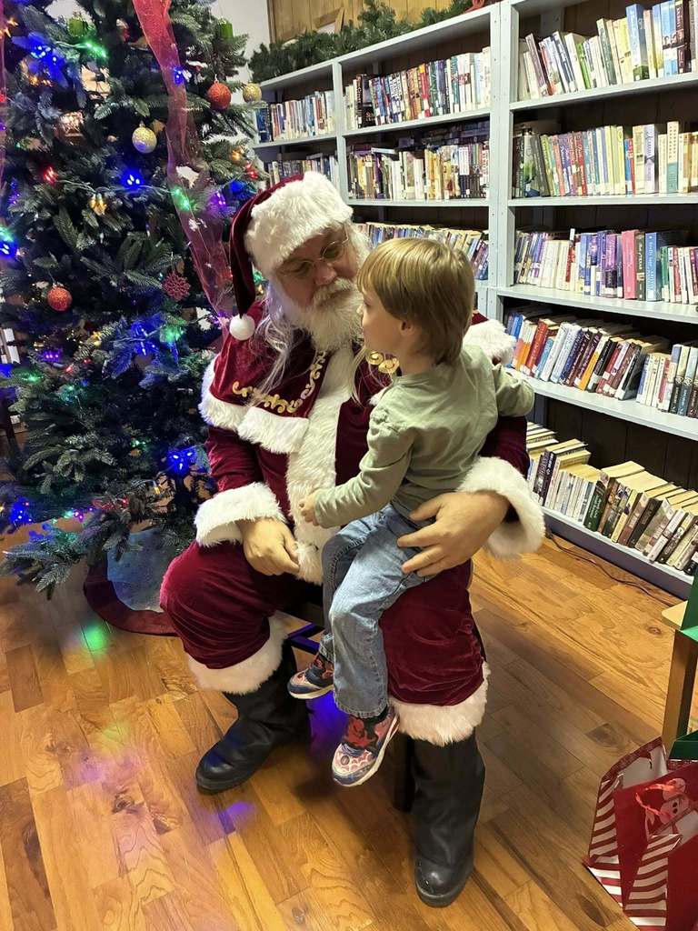 We are so blessed to have Mrs. Jenny! 💛 She pours her heart into making sure our littles have the best opportunities to learn, grow, and have fun! ✨ Did you know? Our Parents as Teachers (PAT) program is available for families with children under age 5. PAT supports early learning, school readiness, and strong family connections through fun, engaging activities and resources. If you know a kiddo under 5 who isn’t part of our Parents as Teachers program yet, we would LOVE to connect with them! 📞 Contact Mrs. Mitchell or call the school for more information. Let’s give our youngest learners the best start possible—because learning starts early and should always be fun! 🌟📚