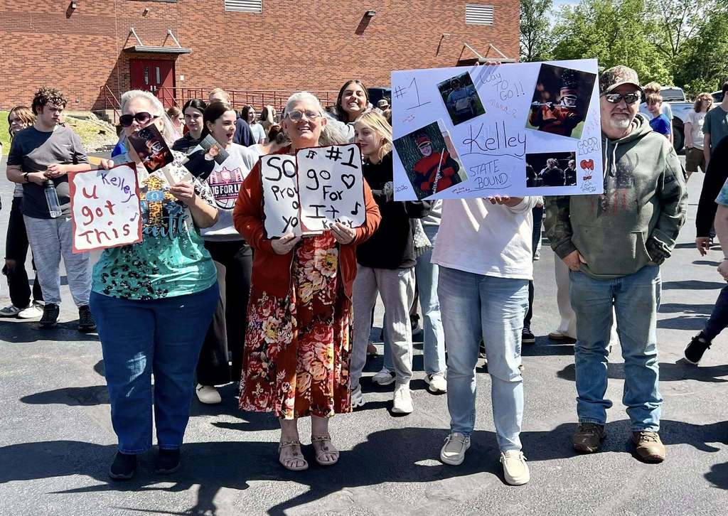 Kelly supporters holding up signs