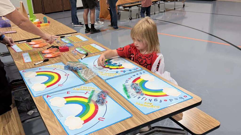 📚🧡 What a wonderful night at Puxico Elementary! 🖤📚 Our Title I Informational Meeting & Book Fair Family Night was a complete success! We had so much fun visiting with our families, sharing information about our Title I program, and watching our students get excited about BOOKS