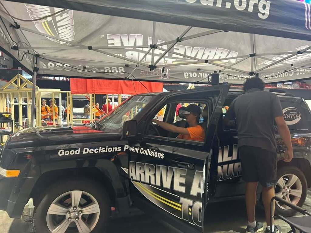 Today, October 13, students participated in Build My Future at the Show Me Center in Cape Girardeau, MO!  Students got to meet with employers around the state of Missouri in a multitude of career fields. They also participated in several simulations of what employees in fields such as welding, construction, and heavy machinery do on a daily basis!  It was an amazing day of learning, fellowship, and career exploration!