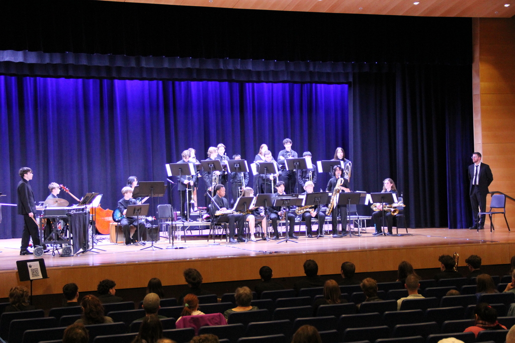 On Friday, March 13th, the Quakertown Big Band and Souderton Jazz Ensemble came together at QCHS for this year's Quakertown Jazz Festival. The evening included both groups displaying their talents, as well as showcasing guest performances from John Riley on the drums, Randy Kapralick on trombone and Larry Tamanini on guitar. Thank you for a fabulous evening of jazz and art! 