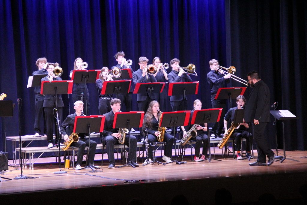 On Friday, March 13th, the Quakertown Big Band and Souderton Jazz Ensemble came together at QCHS for this year's Quakertown Jazz Festival. The evening included both groups displaying their talents, as well as showcasing guest performances from John Riley on the drums, Randy Kapralick on trombone and Larry Tamanini on guitar. Thank you for a fabulous evening of jazz and art!