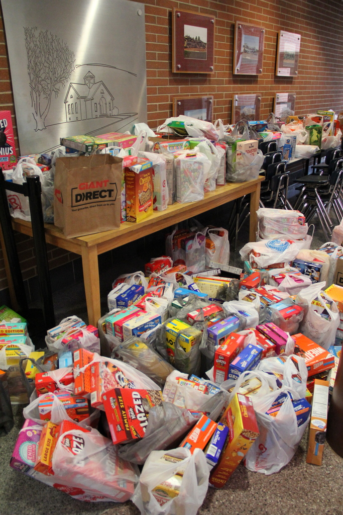 The students and families of Pfaff Elementary have gone above and beyond to help fight childhood hunger. Over the past month, they collected cereal boxes to donate to the Bean Bag Food Program. The goal was 100 boxes… Our Pfaff community exceeded expectations! Thank you for your generosity and support of others—what an incredible sight in the lobby. Every student and family should feel extremely Pfaff Proud!