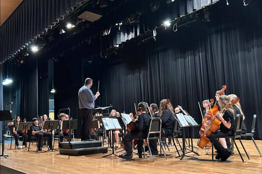 Congratulations to our Sixth Grade Center orchestra students! On Thursday evening, students wowed the crowd, especially with Principal Mr. Dinney guest conducting! Bravo SGC musical panthers! Keep up the great work!