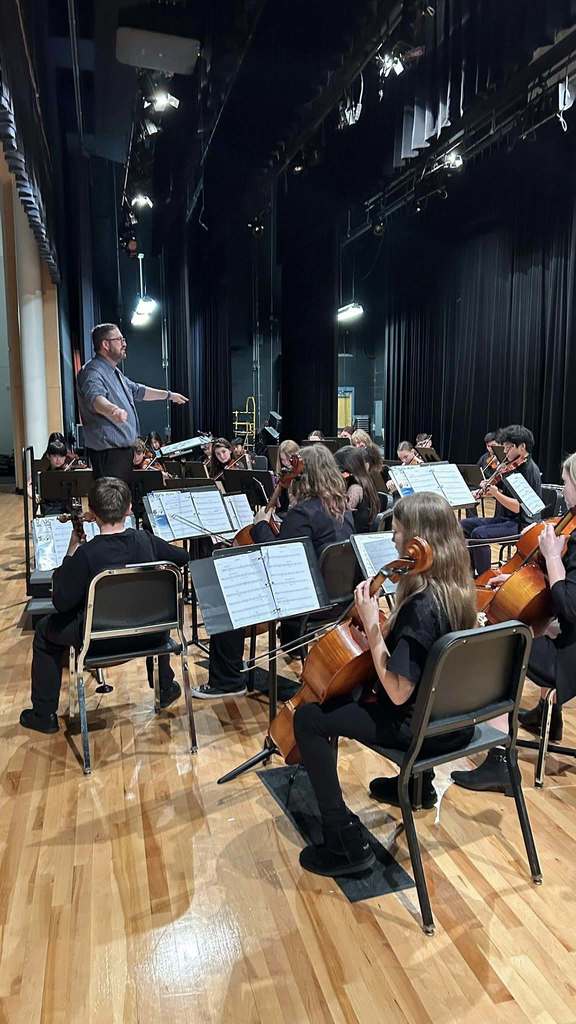 Congratulations to our Sixth Grade Center orchestra students! On Thursday evening, students wowed the crowd, especially with Principal Mr. Dinney guest conducting! Bravo SGC musical panthers! Keep up the great work!