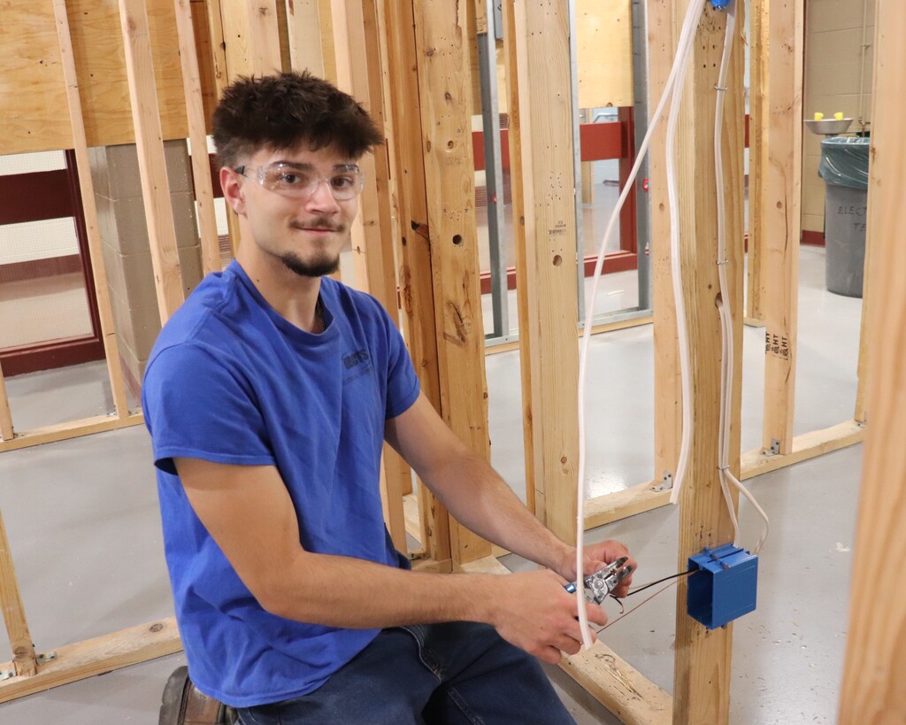 Congratulations to Louie Menta, a QCHS student in the Electrical Program at Upper Bucks Tech, on being named May Student of the Month! From stepping up on short notice at the SkillsUSA State Competition to gaining hands-on experience through co-op with Lou Menta Electrical Contractors, Louie’s dedication, work ethic, and passion for the electrical trade continue to shine. Read more about Louie’s journey and accomplishments by clicking the link below: