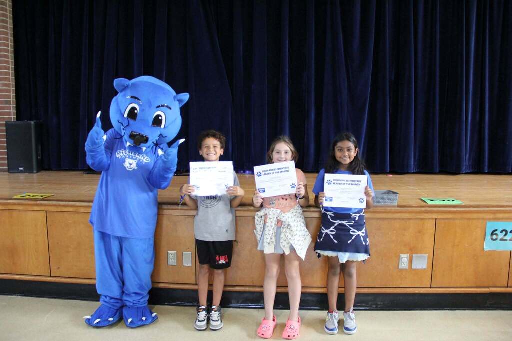 Student Leaders smile with their Leadership Certificates with Richie the Panther Mascot