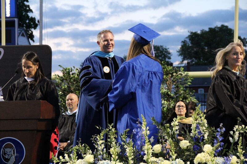 Dr. van’t Hoenderdaal shakes hands with graduates