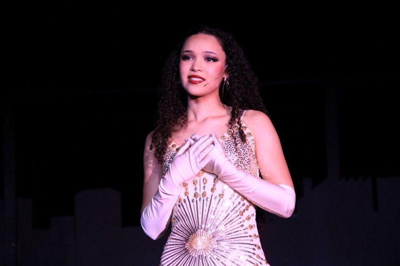 Elena Ritter as Roxie Hart