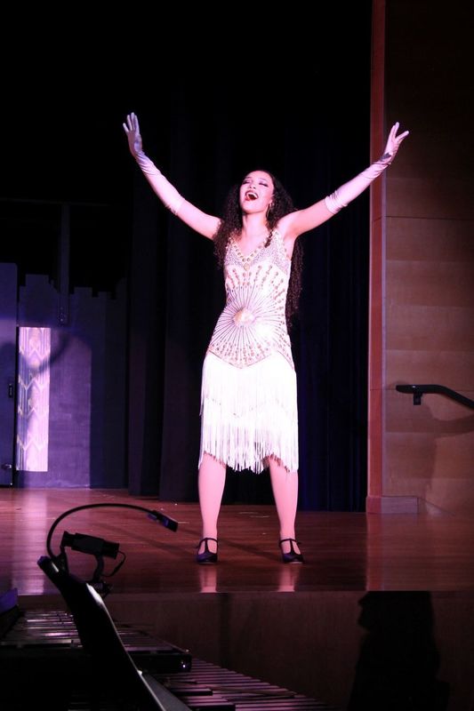 Elena Ritter as Roxie Hart