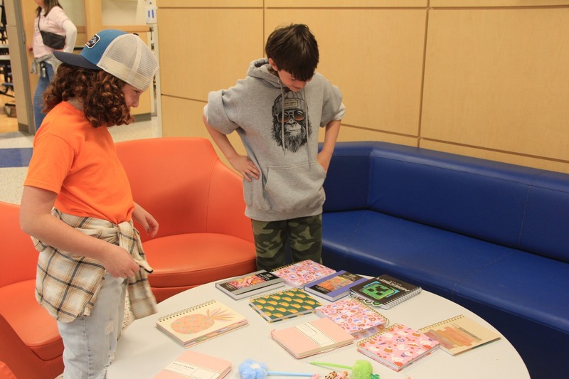 For their assertiveness, students had the choice between a journal or a cool pen as a prize! 