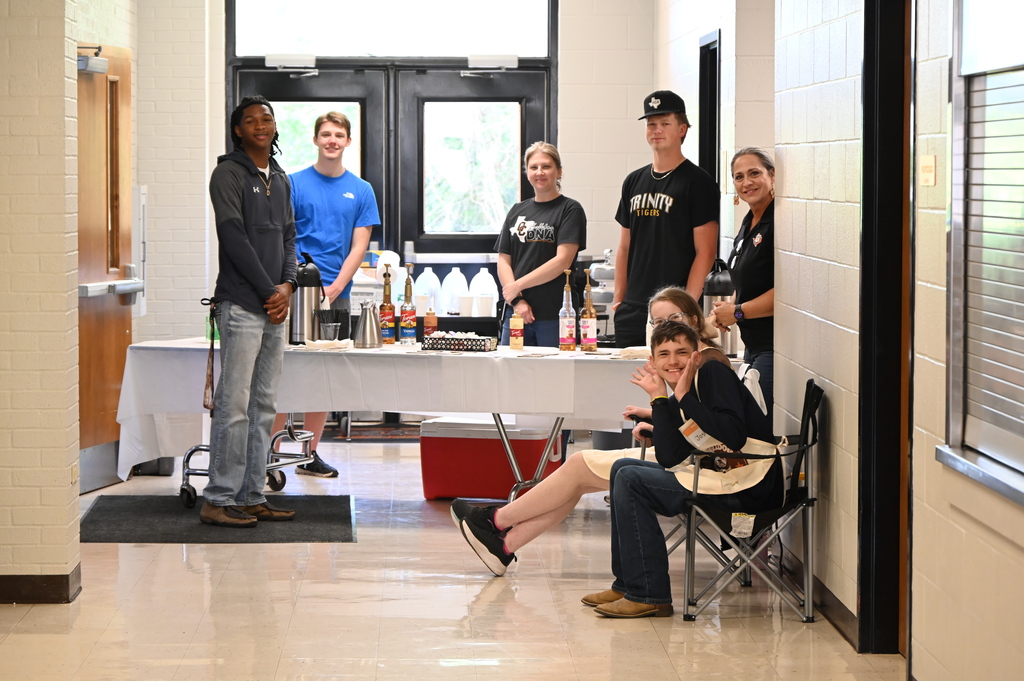 Bulldog Brews coffee shop crew posing for a picture
