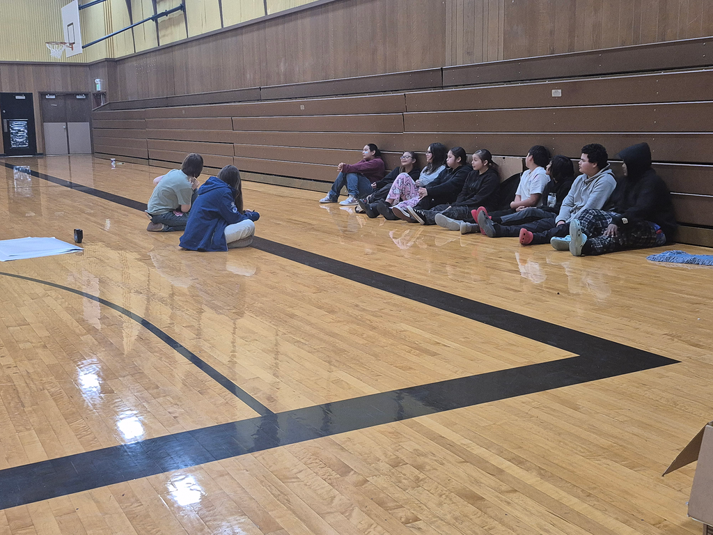 Students gather to wait to meet Big Mama