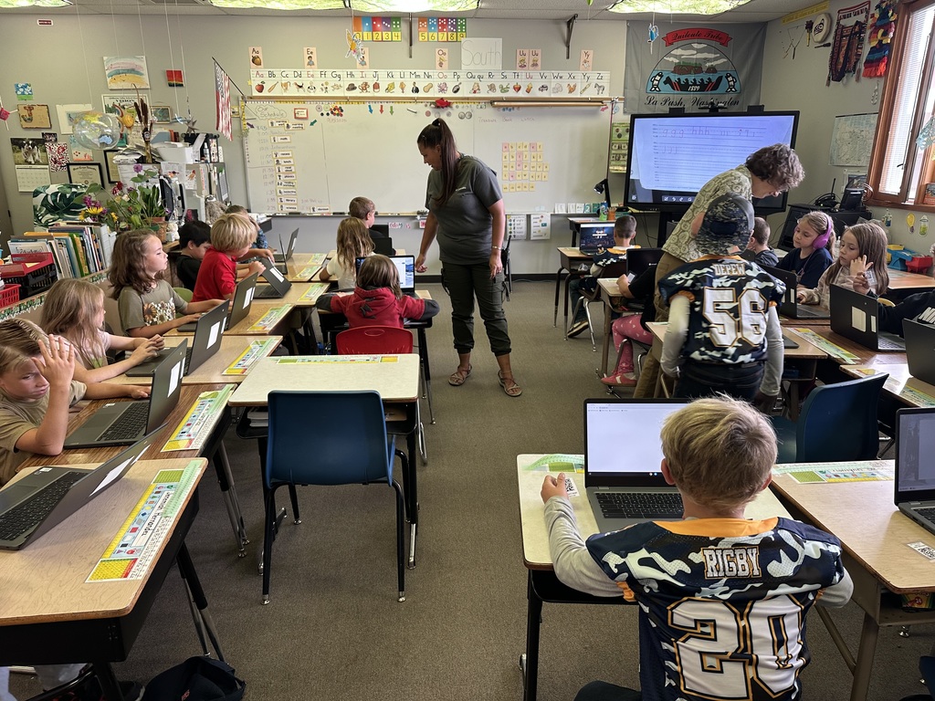 Ms. Joyne's 2nd grade class setting up their laptops