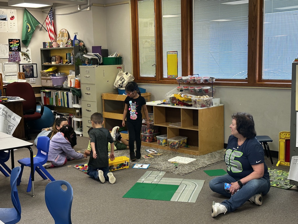 Mrs. Reaume and Ms. Velsaquez enjoying choice time with kindergartners.