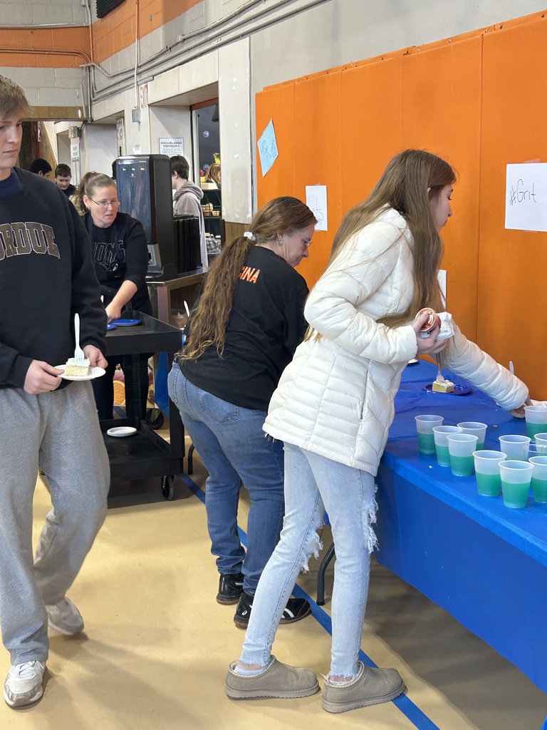 Students getting lemonade