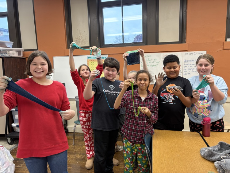 5th graders making slime 