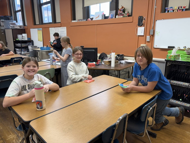5th graders making slime 