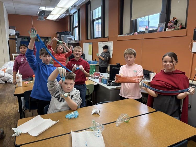 5th graders making slime 