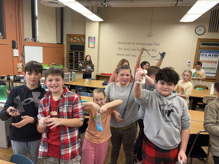 5th graders making slime 