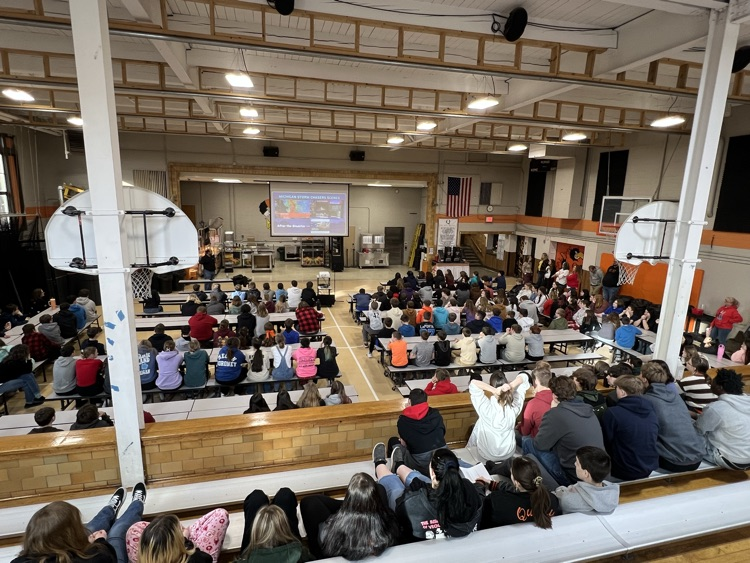 QMS students learning from Alex from the Michigan Storm Chasers