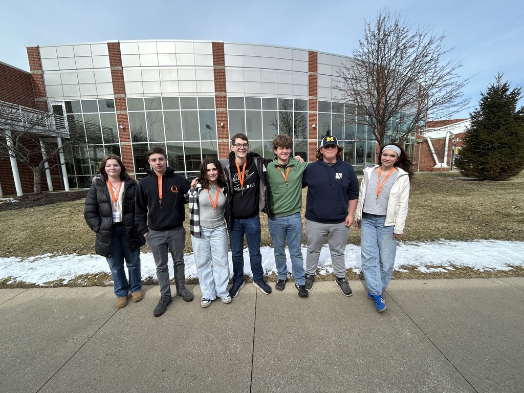 Student s standing outside of Trine after their field trip