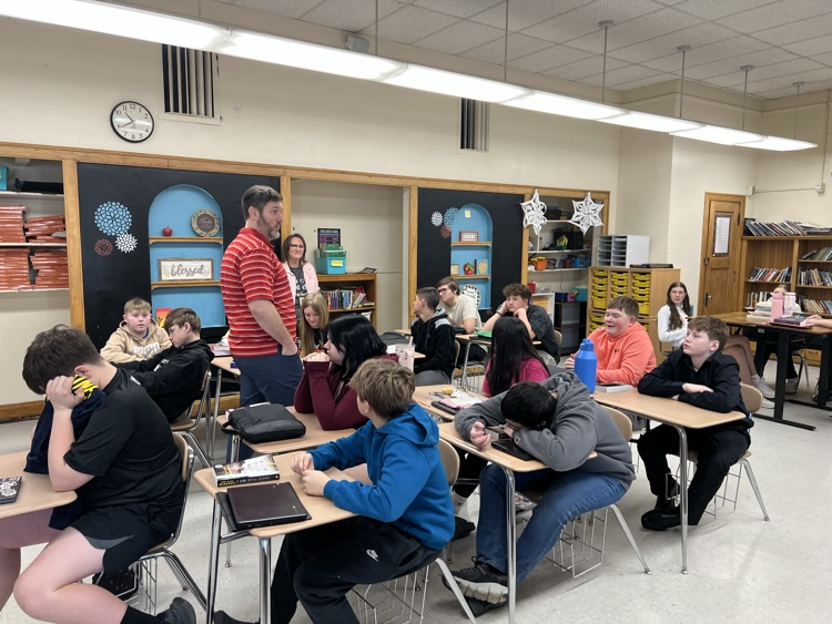 Mike Leathead from MDE reading and talking with QMS students