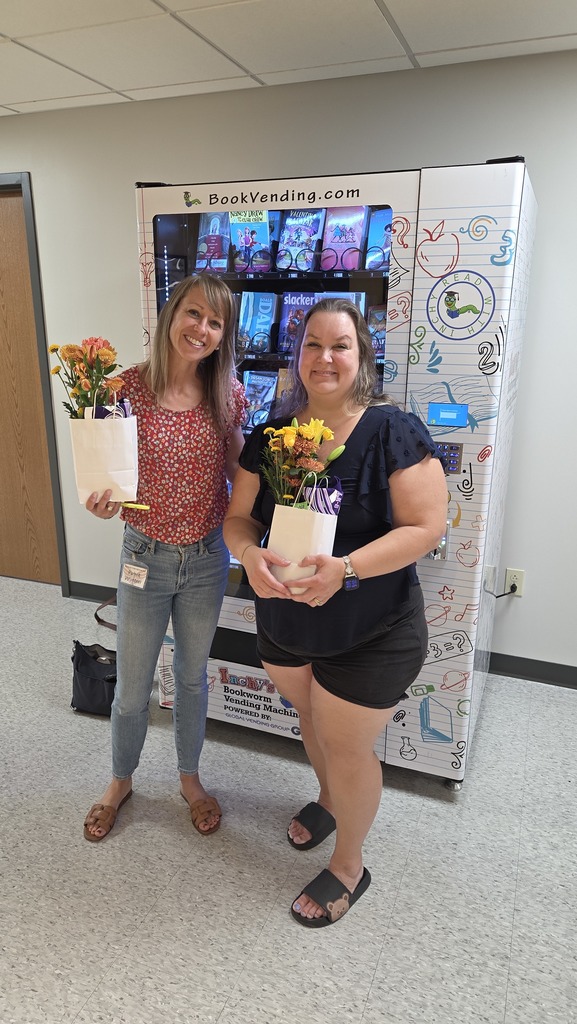 Parent Volunteers Ashley Buenger and Renee Lunchinske