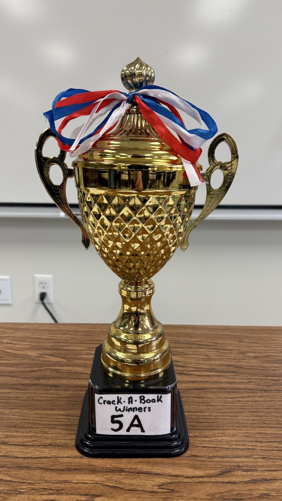 Gifford 7th graders win reading challenge (the trophy)