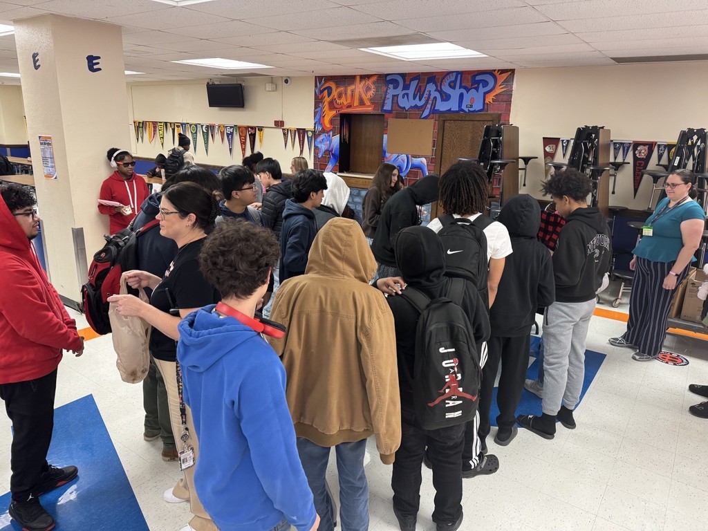 On Thursday, Freshman Academy students who had 90% attendance and no suspensions for 1st quarter were rewarded with a ice cream bar!!!! Over 80% of the freshman class were able to enjoy this delicious treat! 🍨🤤#onthehunt #PantherPride #collegeandcareerready #PantherMentality #letseat