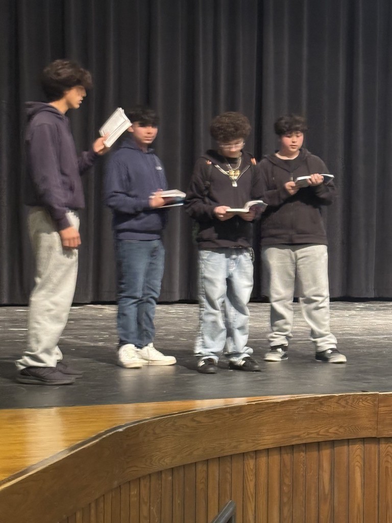 Duros’s Pre-AP students participated in a reenactment of Williams Shakespeare’s “Romeo and Juliet” in the theater! Students chose their roles, worked in small groups, and collaborated with each other to put on a fun performance