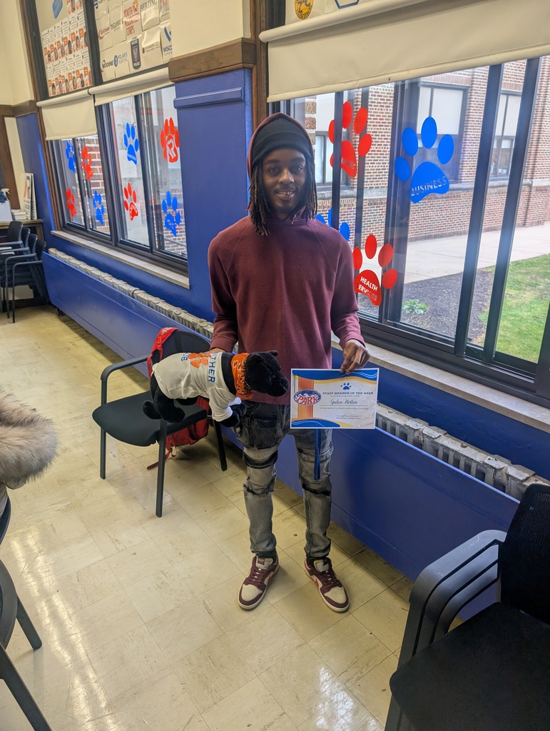 Woot Woot 🎉🎉Give it up for our Park Staff Member of the Week...Galen Horton!!! Galen is our community connector who helps guide our students to become great citizens for our community. He has helped organize our Own It group and is also our freshman boys basketball coach. Galen is always looking out for our students and recently helped so many freshman students navigate the paperwork to tryout for our basketball team! Galen pours his heart into this community and thankful to have him at Park! 🧡💙
