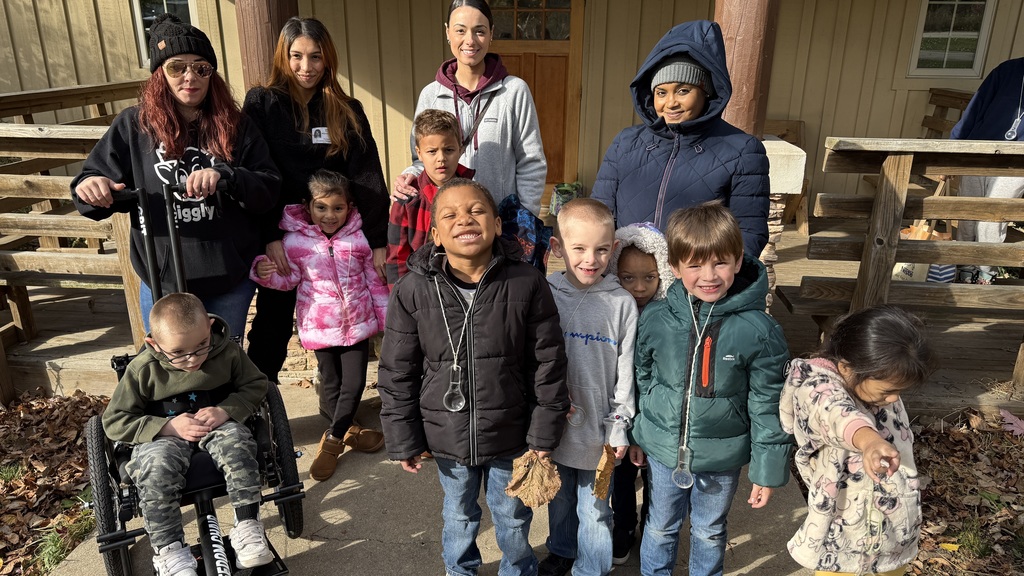 A group photo of students and parent attending a field trip at Riverbend Nature Center.