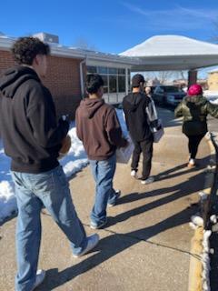 Park High School’s Latino Student Union had the opportunity to support the Hispanic Roundtable in providing food, games, and joy to families in the Racine community. We are grateful for the partnership and for the chance to involve our youth in giving back. #family #onthehunt #pantherpride #letseat #PantherMentality