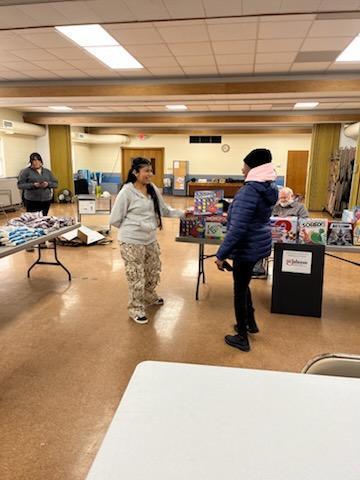 Park High School’s Latino Student Union had the opportunity to support the Hispanic Roundtable in providing food, games, and joy to families in the Racine community. We are grateful for the partnership and for the chance to involve our youth in giving back. #family #onthehunt #pantherpride #letseat #PantherMentality