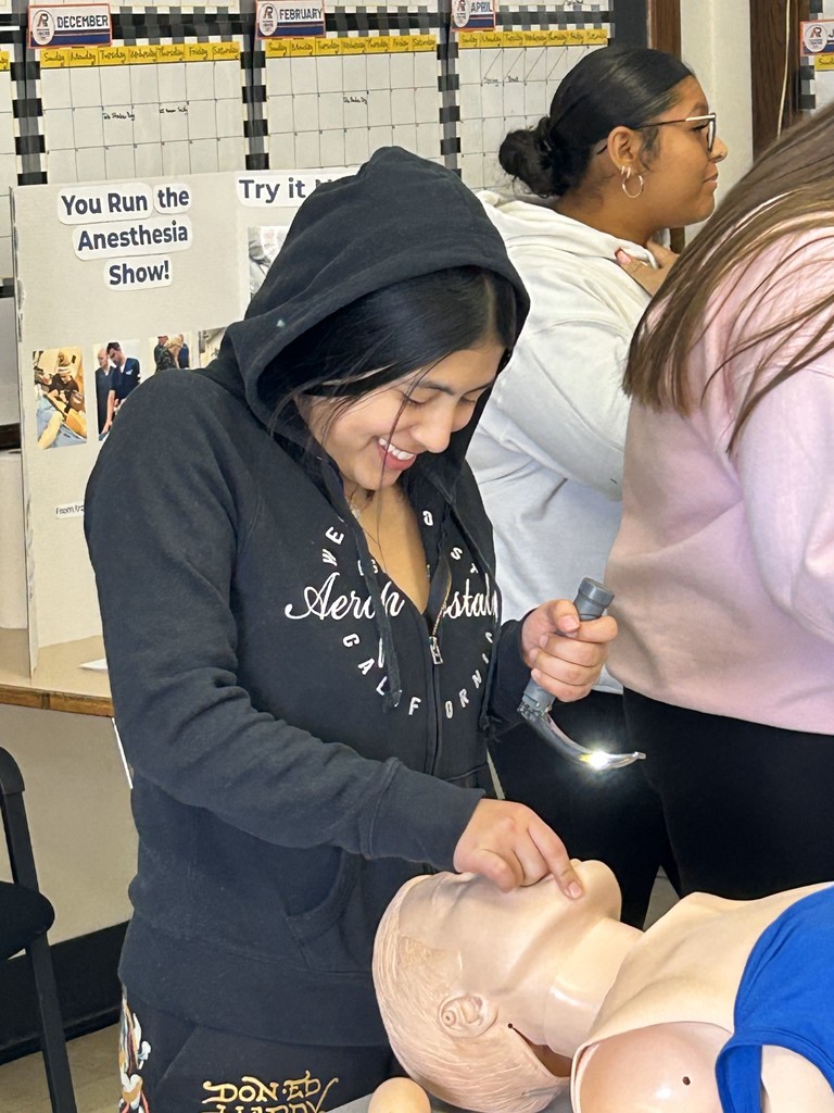 On Friday the 5th, Park had presenters in their final year of the Doctoral Nurse Anesthesia Program at Marquette University.  A requirement of this program is the completion of a project that involves marketing the program/career to high school students.  👩‍🔬Park Health Service students received a presentation on related careers and hands on demos with mannequins, anesthesia tools, blazes, tubes to intubate and masking skills. Our students loved this opportunity! #collegeandcareerready #onthehunt #letseat #pantherpride