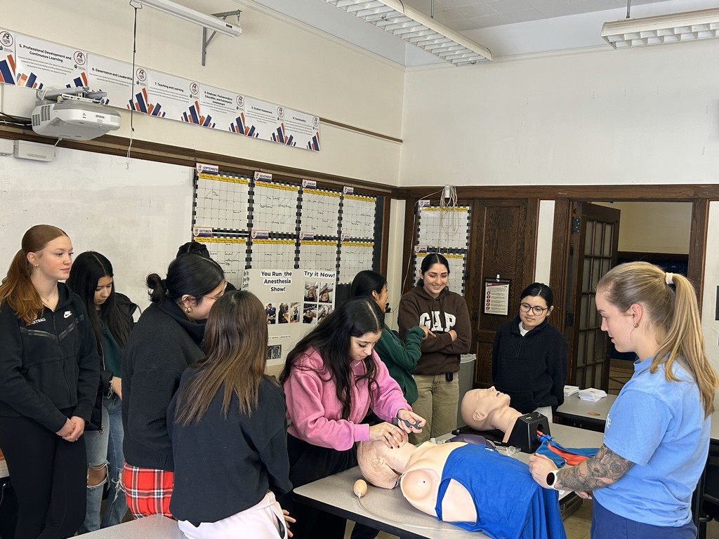 On Friday the 5th, Park had presenters in their final year of the Doctoral Nurse Anesthesia Program at Marquette University.  A requirement of this program is the completion of a project that involves marketing the program/career to high school students.  👩‍🔬Park Health Service students received a presentation on related careers and hands on demos with mannequins, anesthesia tools, blazes, tubes to intubate and masking skills. Our students loved this opportunity! #collegeandcareerready #onthehunt #letseat #pantherpride