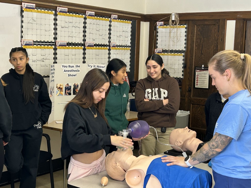 On Friday the 5th, Park had presenters in their final year of the Doctoral Nurse Anesthesia Program at Marquette University.  A requirement of this program is the completion of a project that involves marketing the program/career to high school students.  👩‍🔬Park Health Service students received a presentation on related careers and hands on demos with mannequins, anesthesia tools, blazes, tubes to intubate and masking skills. Our students loved this opportunity! #collegeandcareerready #onthehunt #letseat #pantherpride