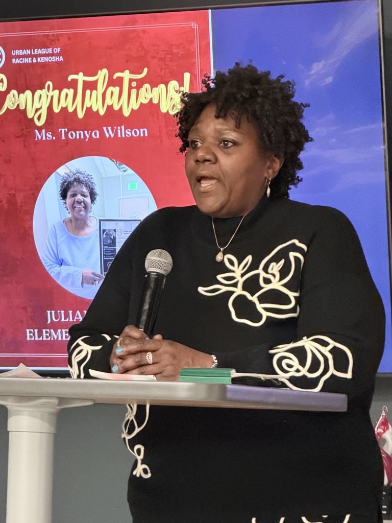 Ms. Tonya Wilson of Julian Thomas Elementary School, giving her award acceptance speech.