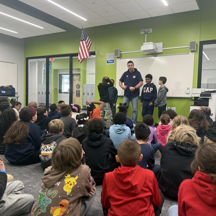 Marcus Hanel talking to students