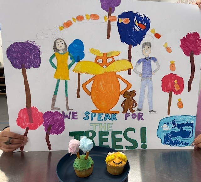 Lorax themed cupcakes. 