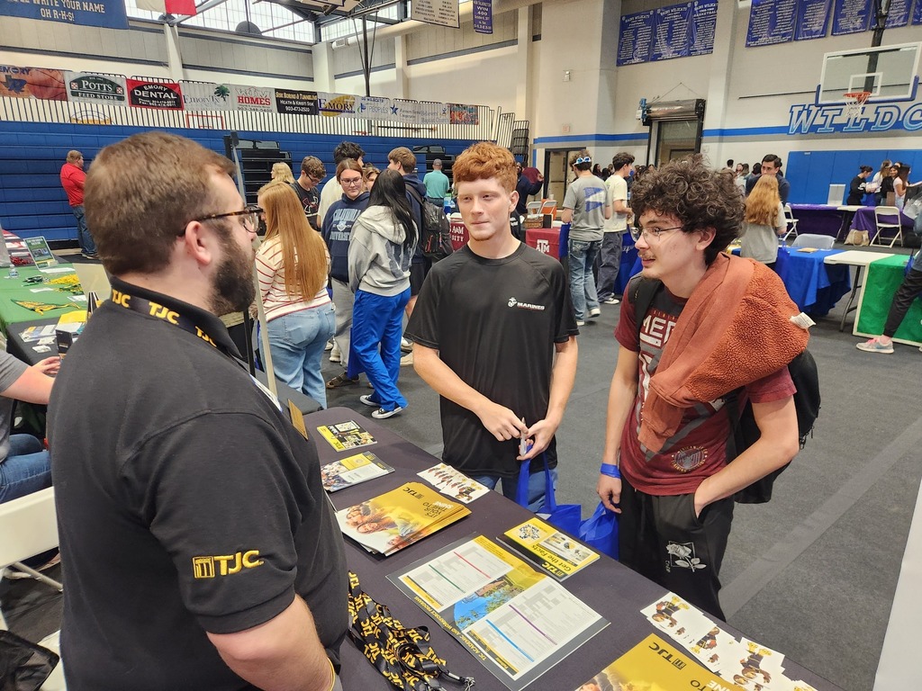 Two High school students are talking to a TJC college recruiter
